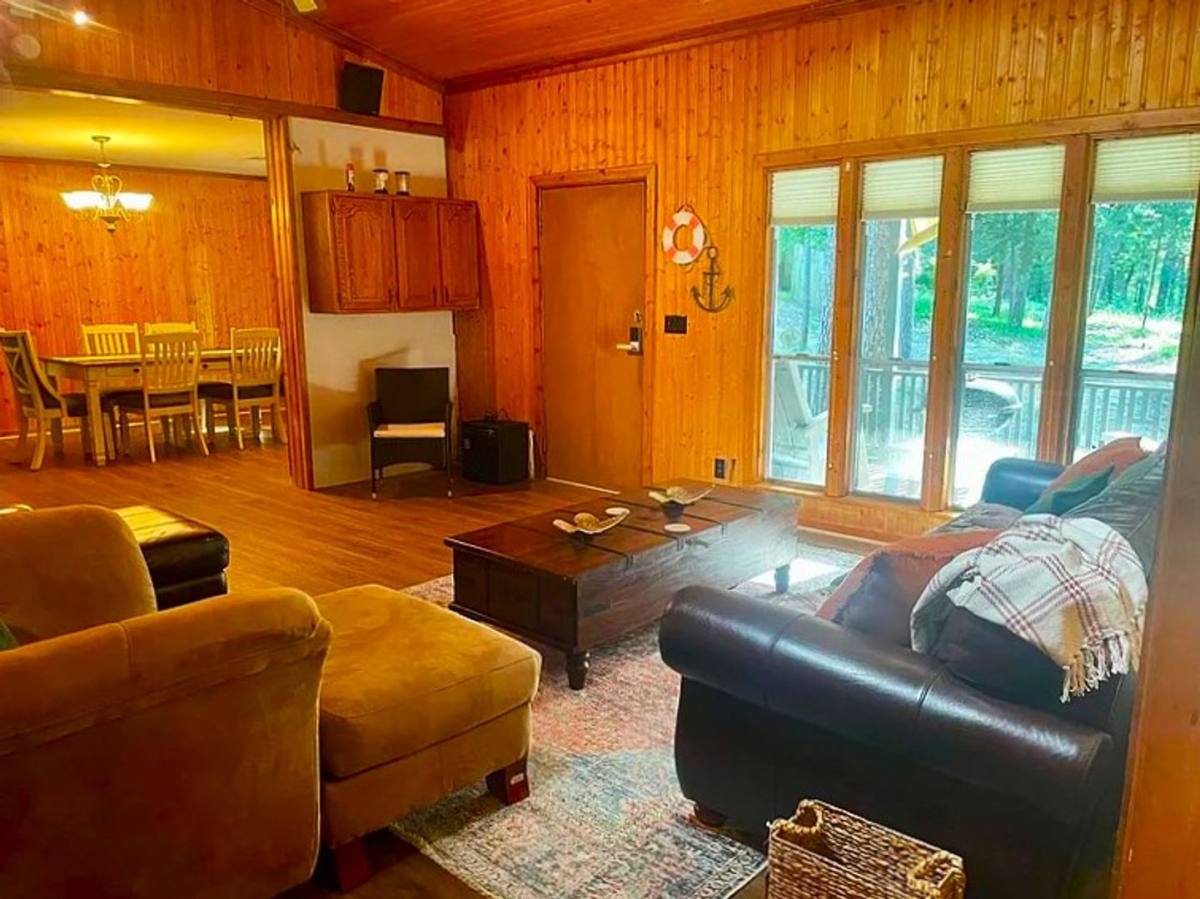 House for rent at 19934 Channel View Dr, Flint, TX 75762