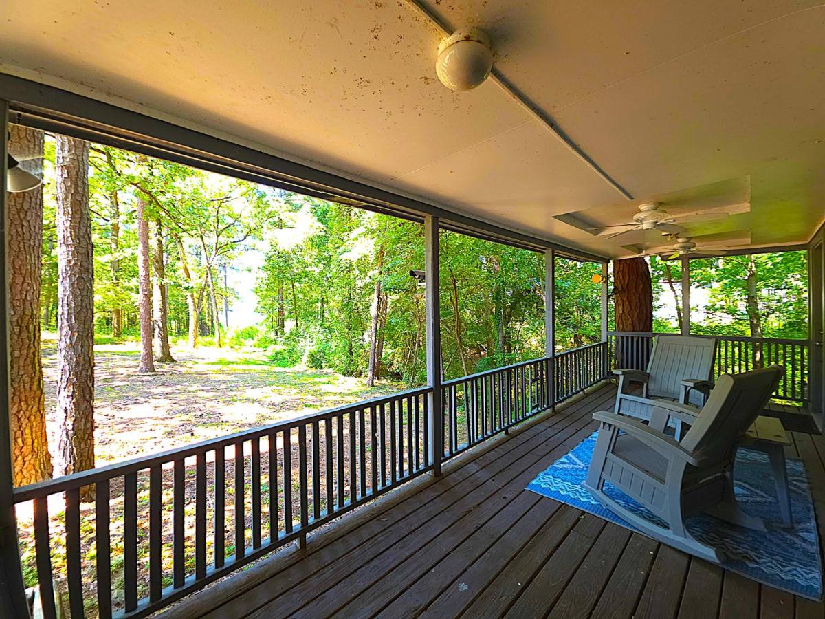 House for rent at 19934 Channel View Dr, Flint, TX 75762