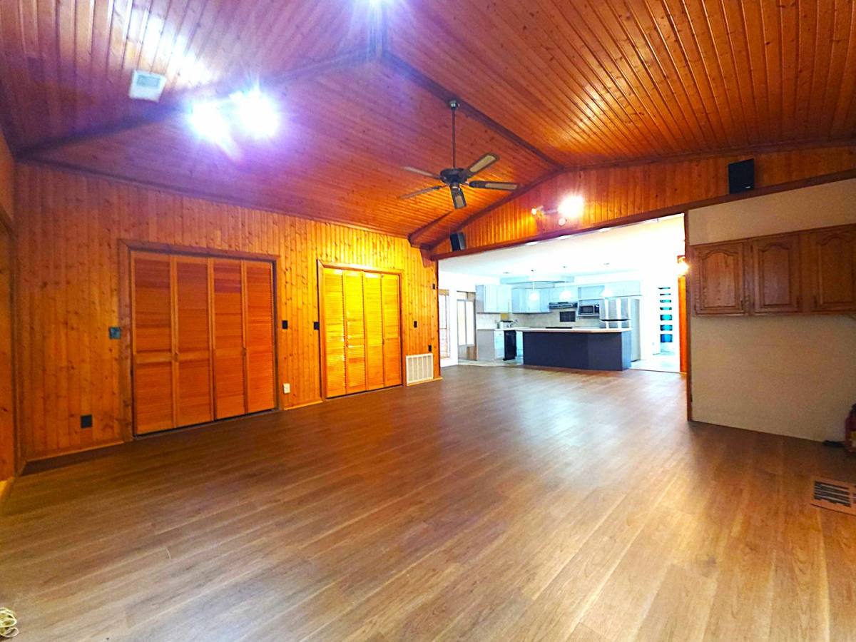 House for rent at 19934 Channel View Dr, Flint, TX 75762
