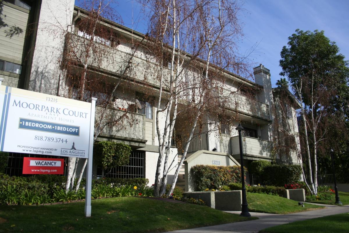 Apartment for rent at 13215 Moorpark St, Sherman Oaks, CA 91423