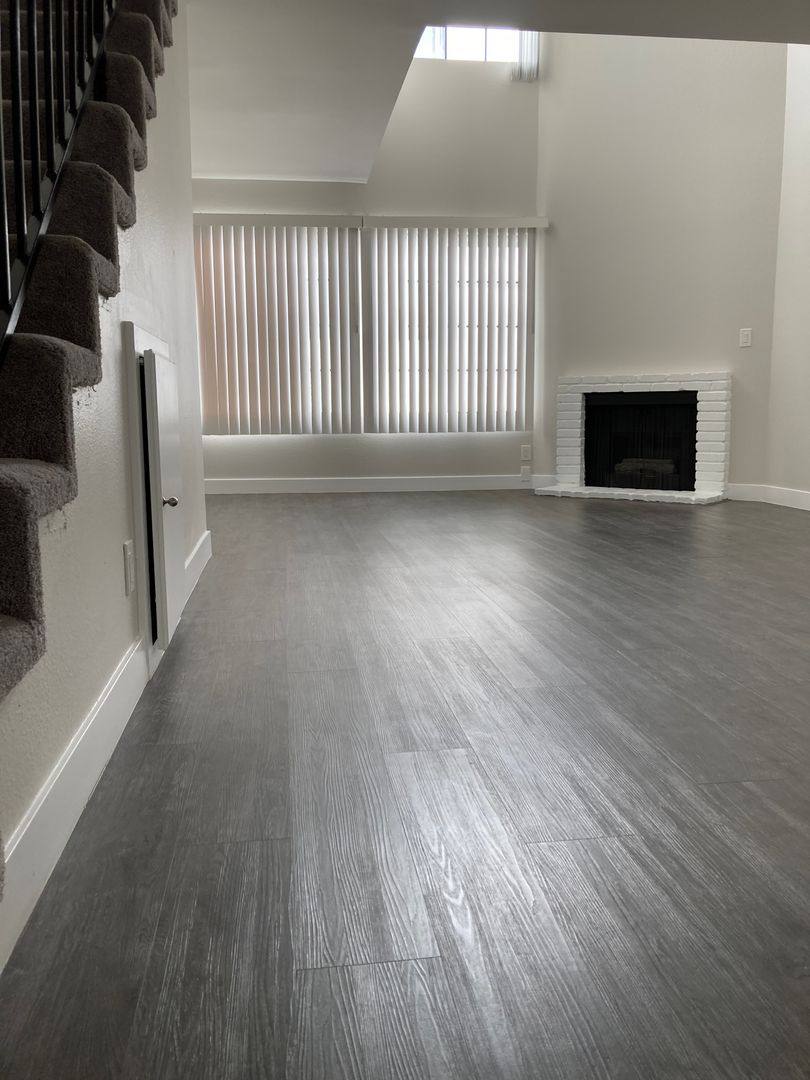 Apartment for rent at 13215 Moorpark St, Sherman Oaks, CA 91423
