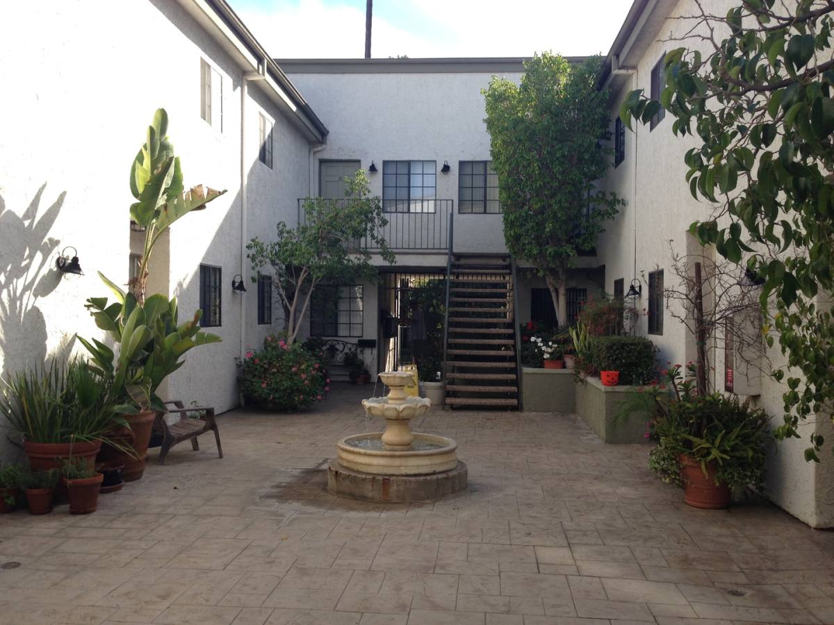 Apartment for rent at 13215 Moorpark St, Sherman Oaks, CA 91423