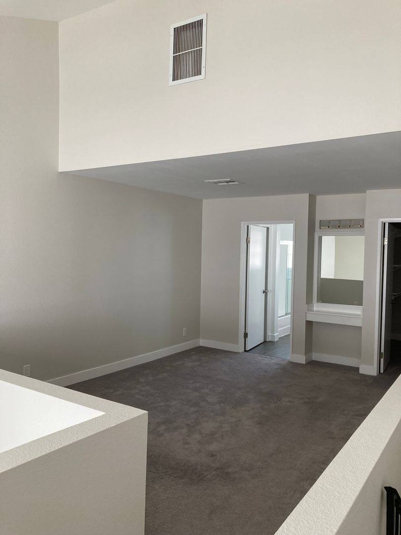 Apartment for rent at 13215 Moorpark St, Sherman Oaks, CA 91423