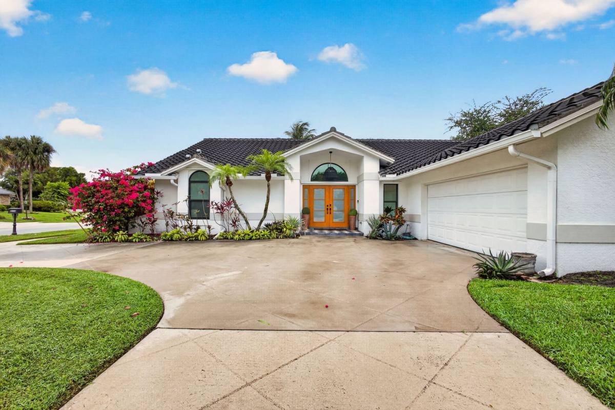House for rent at 12897 La Rochelle, Palm Beach Gardens, FL 33410