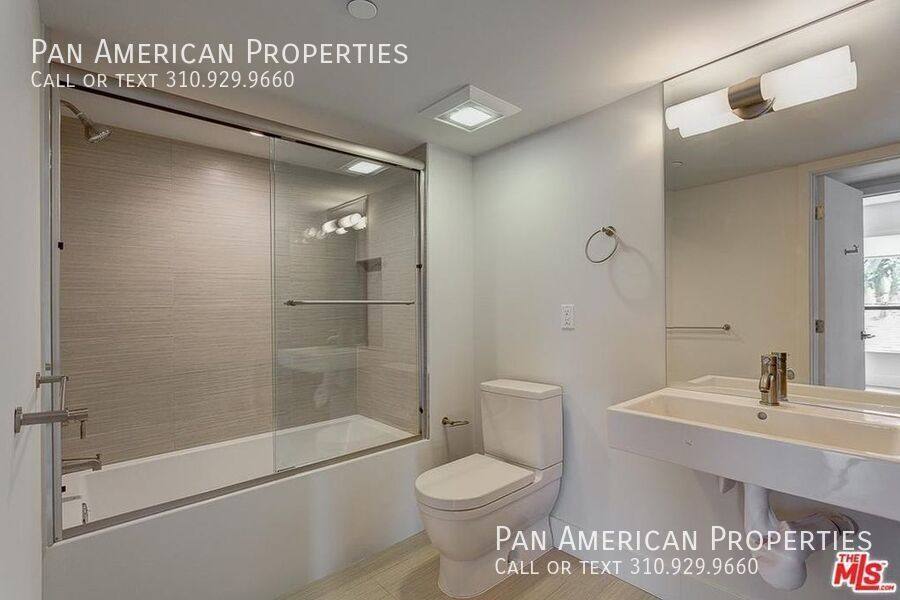 Apartment for rent at 1306 N Orange Dr #PH2, Los Angeles, CA 90028