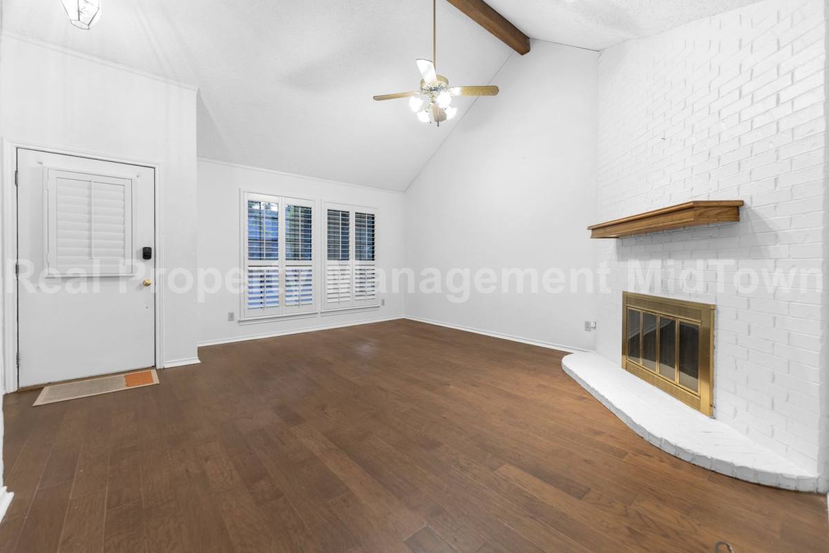 Townhouse for rent at 621 Windgate Court, Arlington, TX 76012