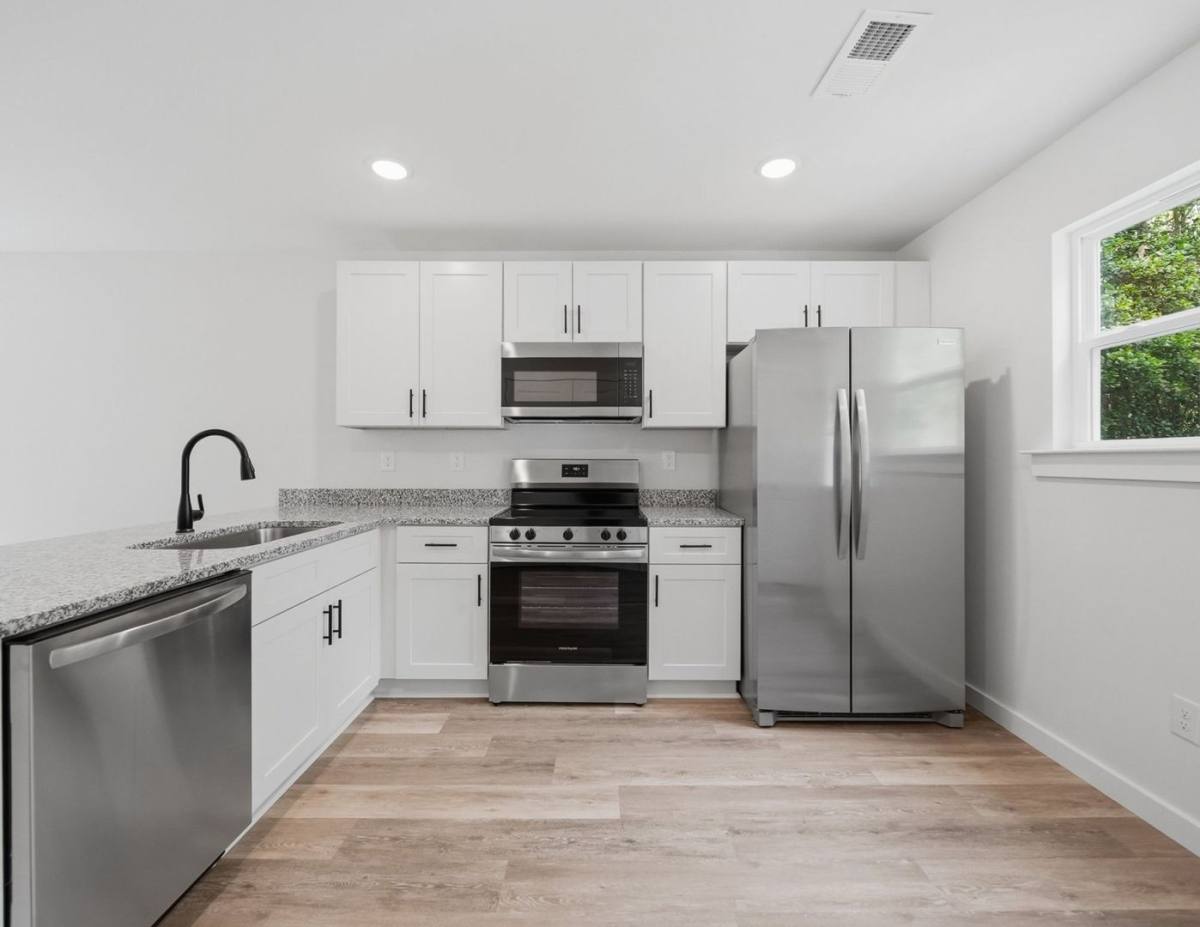 Townhouse for rent at 302 18th Ave NE, Hickory, NC 28601