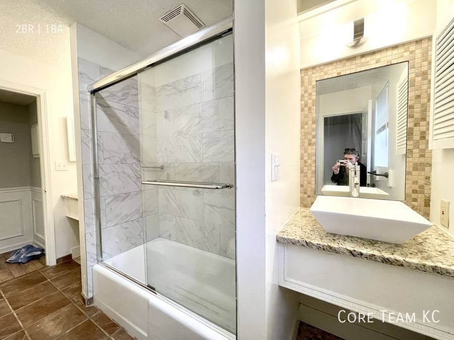 Apartment for rent at 4410 Jarboe St #4, Kansas City, MO 64111