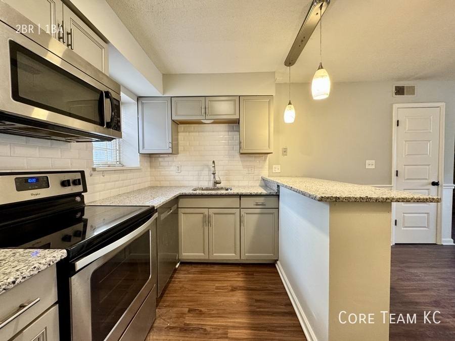 Apartment for rent at 4410 Jarboe St #4, Kansas City, MO 64111