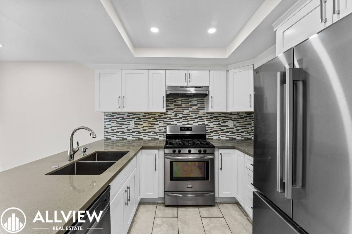 Apartment for rent at 2418 Huntington St, Huntington Beach, CA 92648
