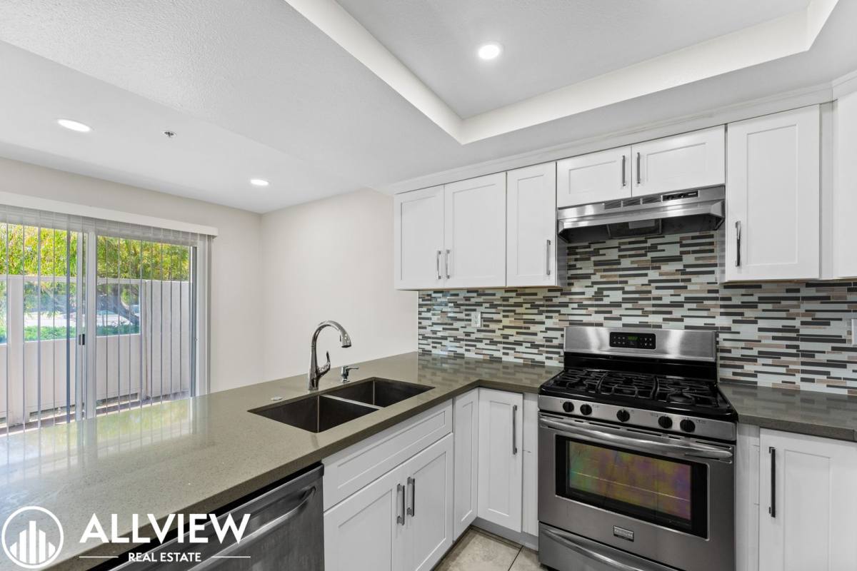 Apartment for rent at 2418 Huntington St, Huntington Beach, CA 92648