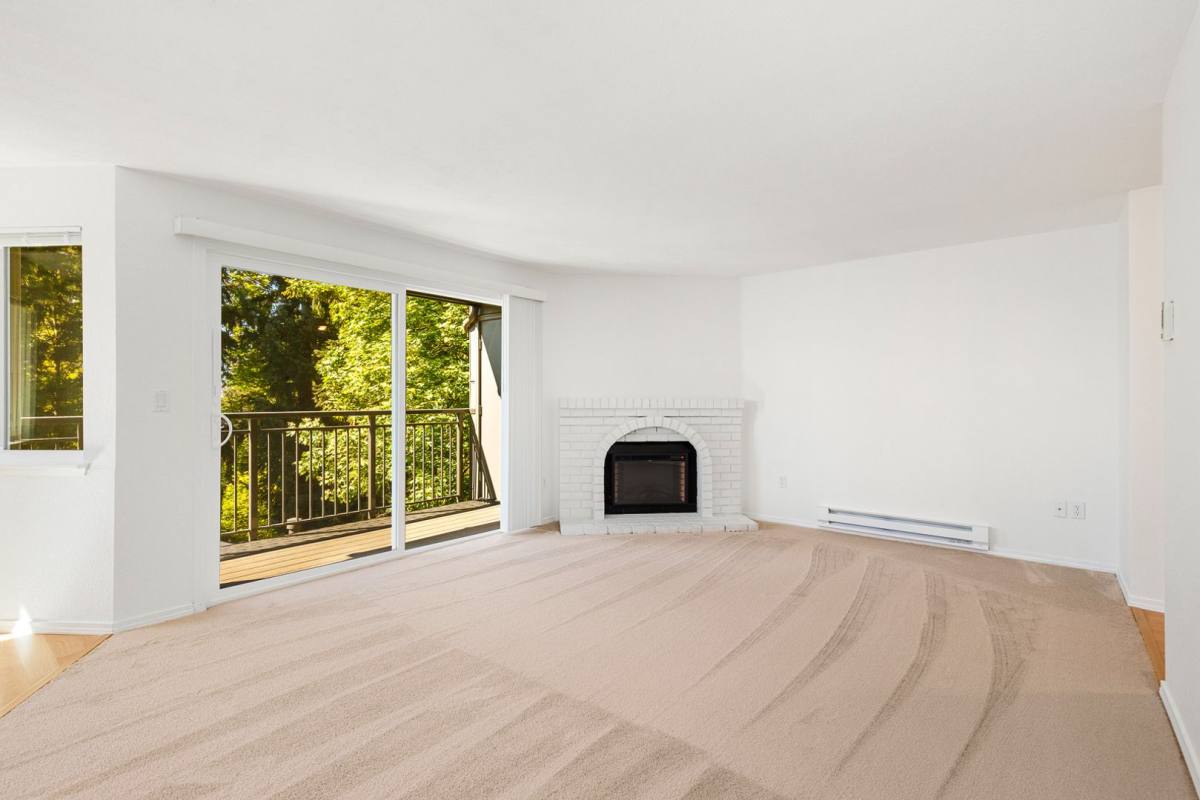 Condo for rent at 12719 NE 116th St #E201, Kirkland, WA 98034