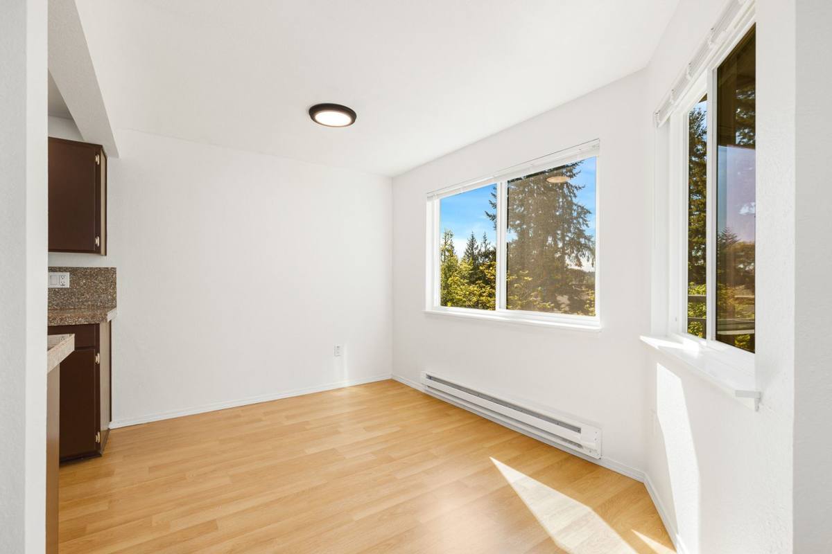 Condo for rent at 12719 NE 116th St #E201, Kirkland, WA 98034