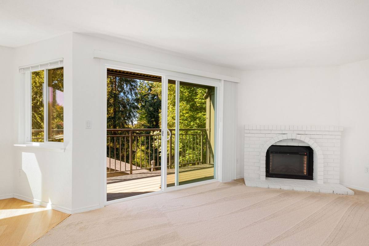 Condo for rent at 12719 NE 116th St #E201, Kirkland, WA 98034