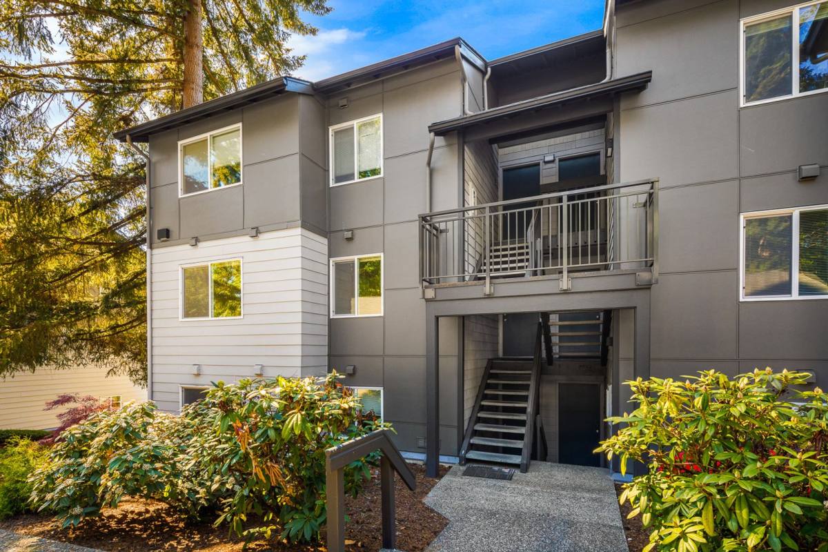 Condo for rent at 12719 NE 116th St #E201, Kirkland, WA 98034