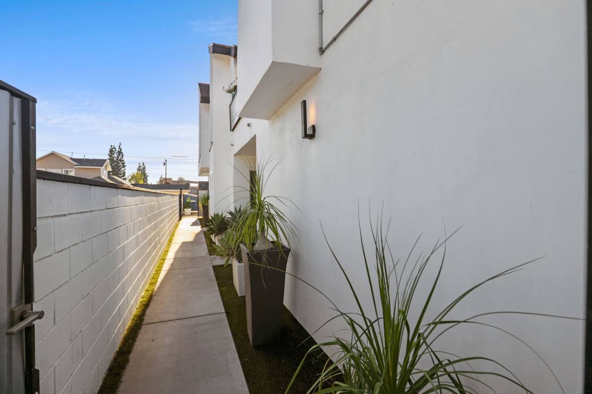 Apartment for rent at 850 N Van Ness Ave, Santa Ana, CA 92701