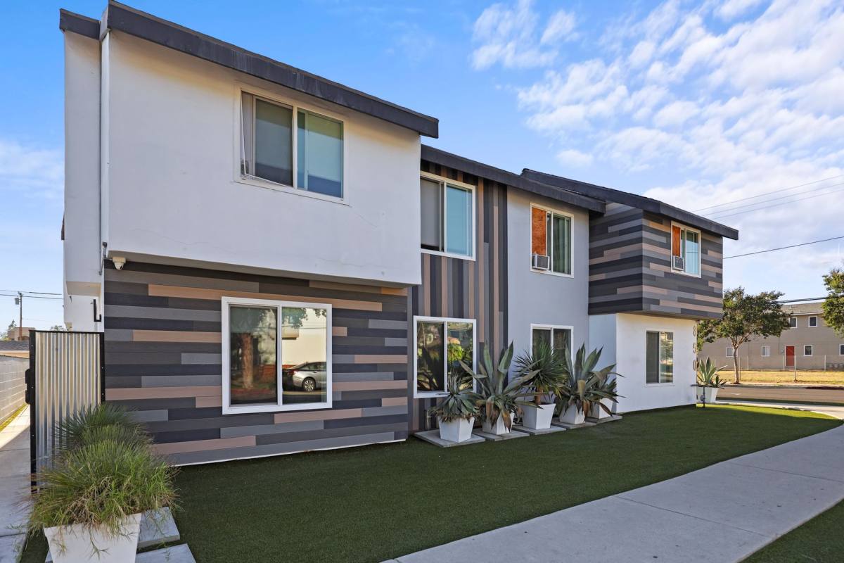 Apartment for rent at 850 N Van Ness Ave, Santa Ana, CA 92701
