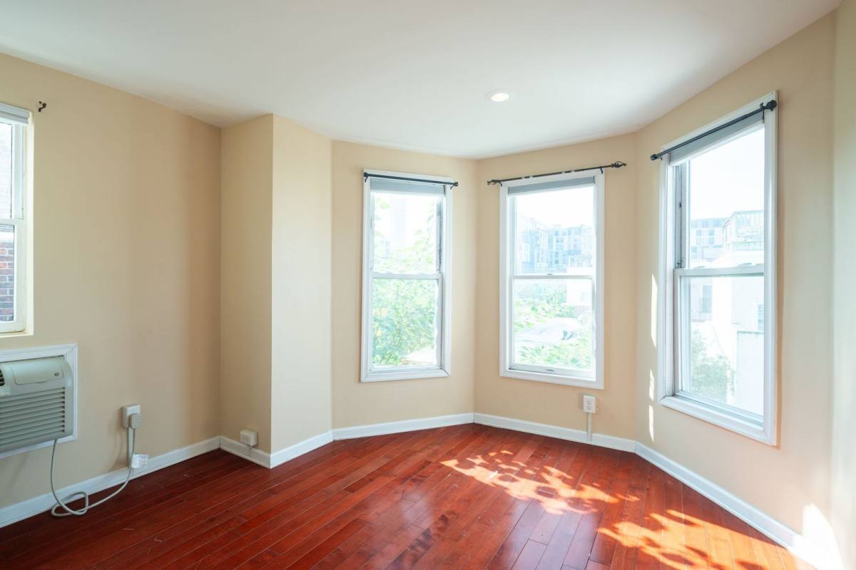 Apartment for rent at 1422 Chrisitan St #3R, Philadelphia, PA 19146