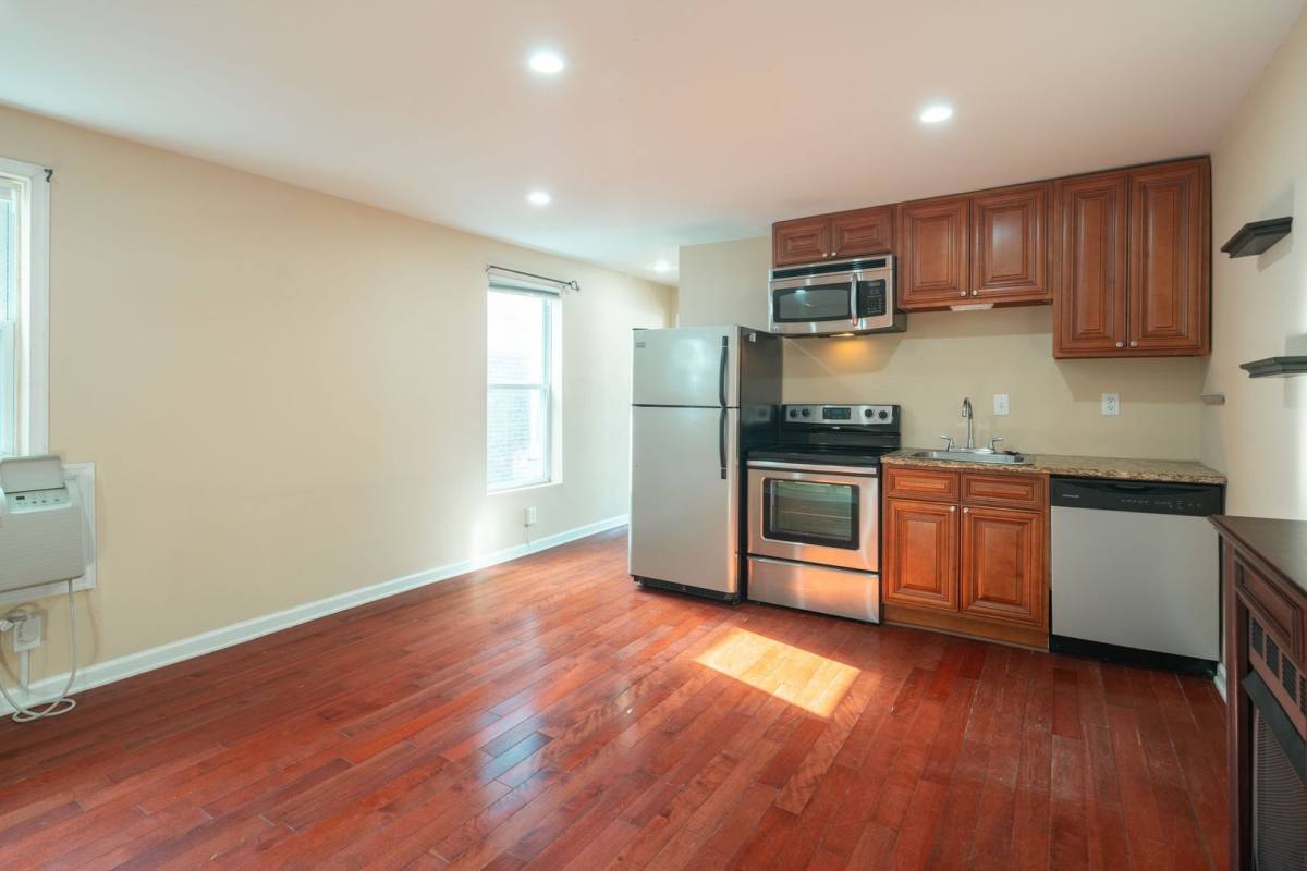 Apartment for rent at 1422 Chrisitan St #3R, Philadelphia, PA 19146
