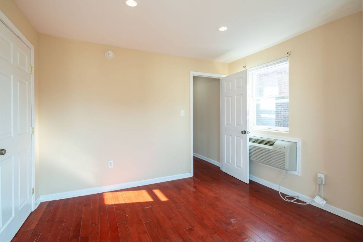 Apartment for rent at 1422 Chrisitan St #3R, Philadelphia, PA 19146
