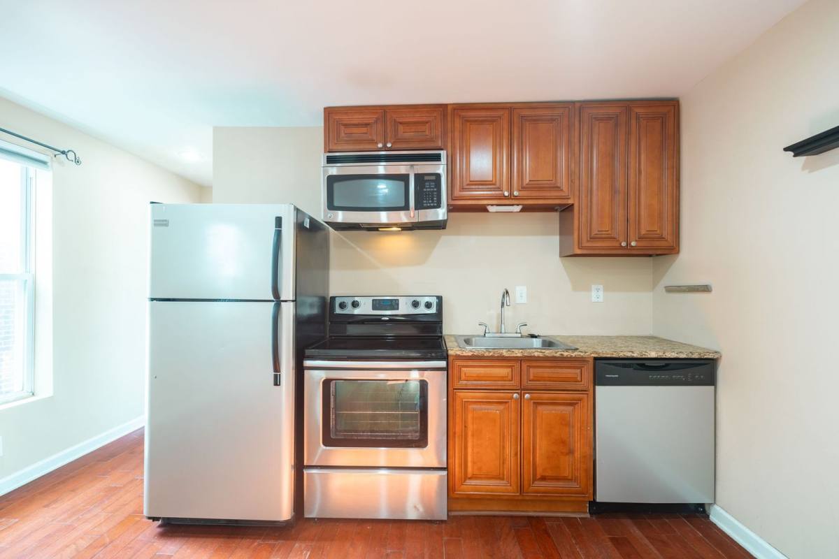 Apartment for rent at 1422 Chrisitan St #3R, Philadelphia, PA 19146