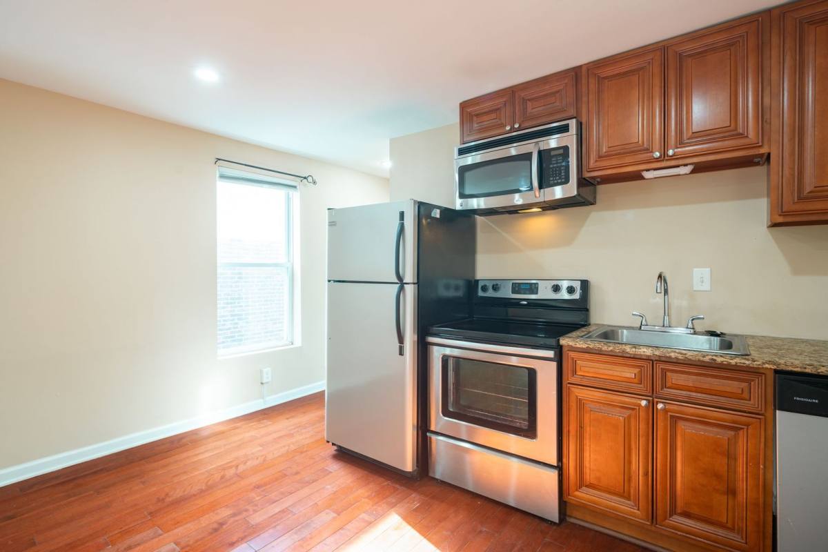Apartment for rent at 1422 Chrisitan St #3R, Philadelphia, PA 19146