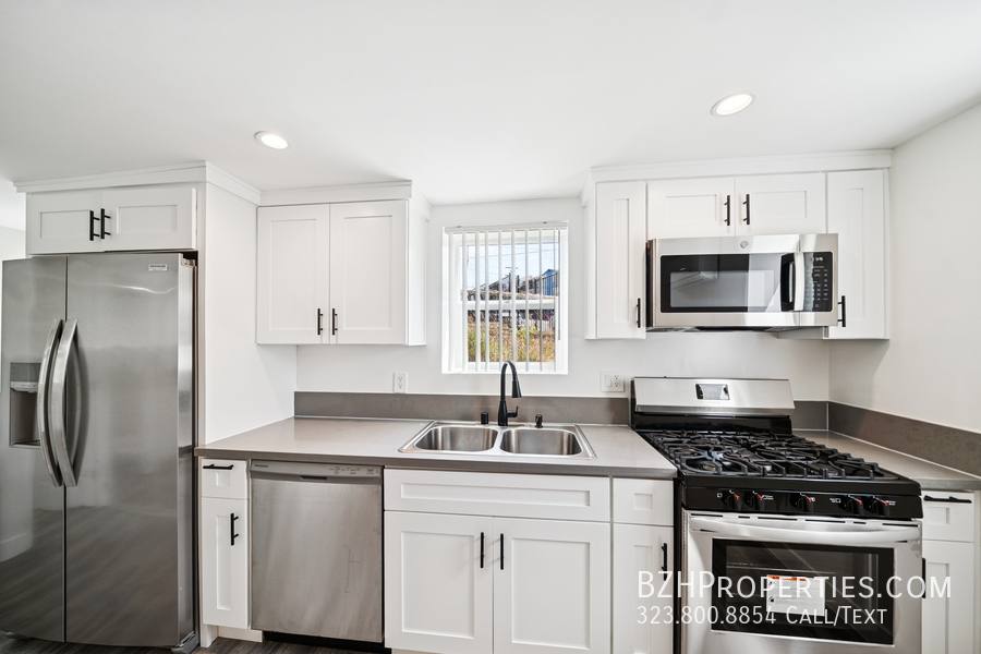Apartment for rent at 1267 Vin Scully Ave #1267 1 2, Los Angeles, CA 90026