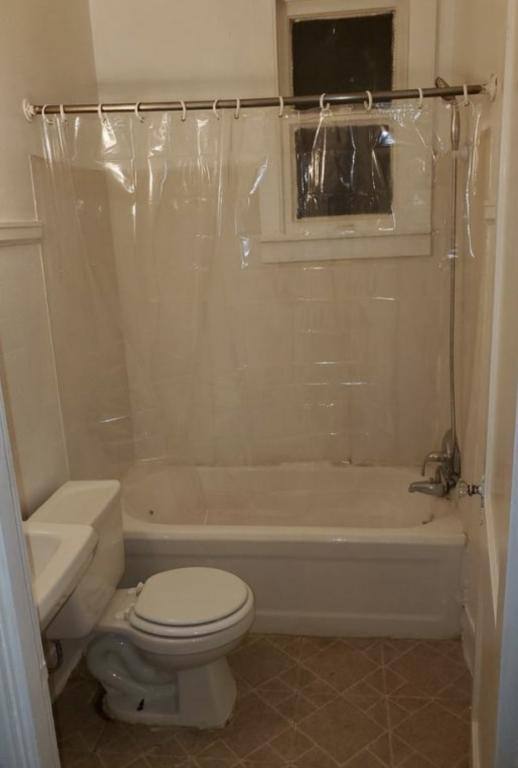 Apartment for rent at 202 1 2 W Main St #202, Freeport, IL 61032