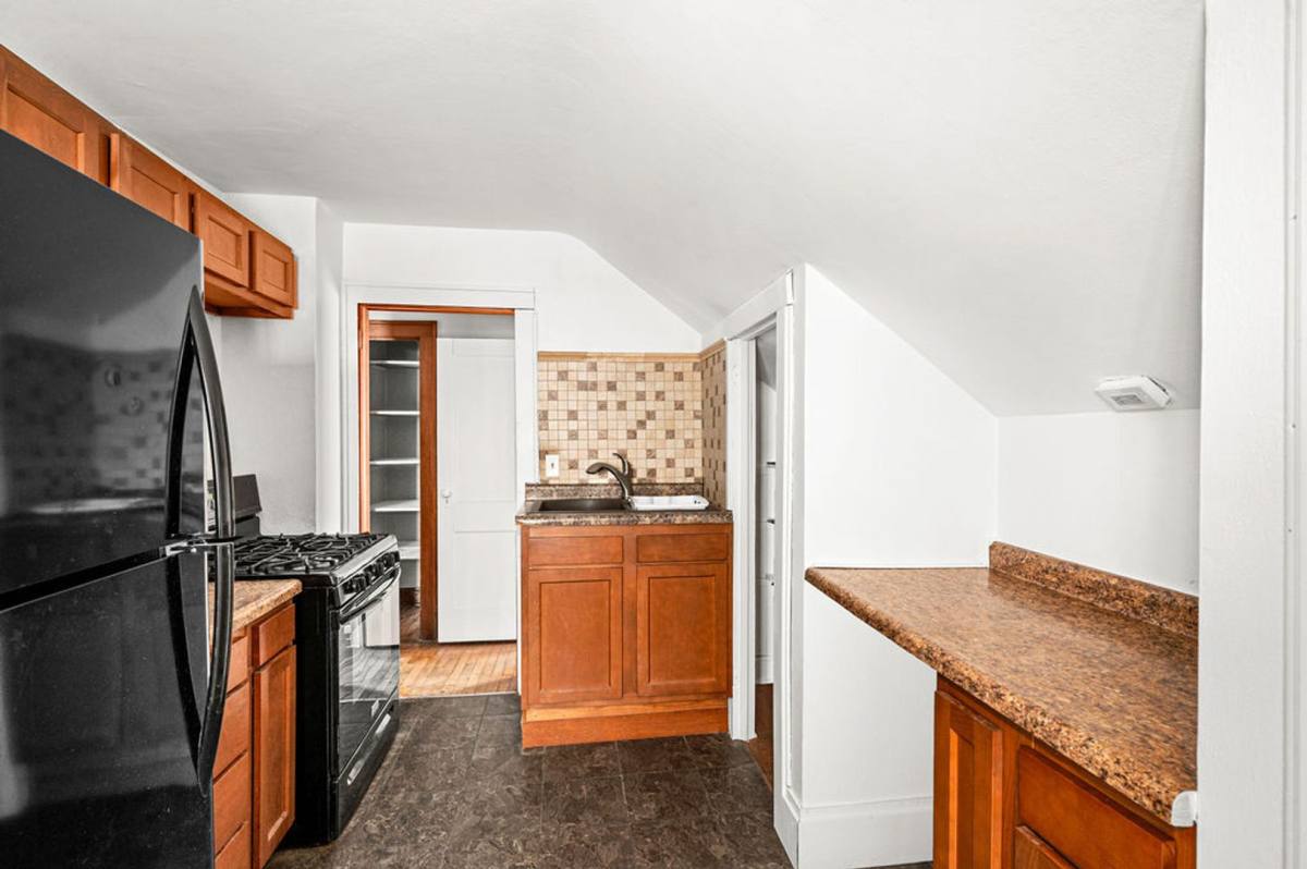 Apartment for rent at 16 W 9th St, Duluth, MN 55806