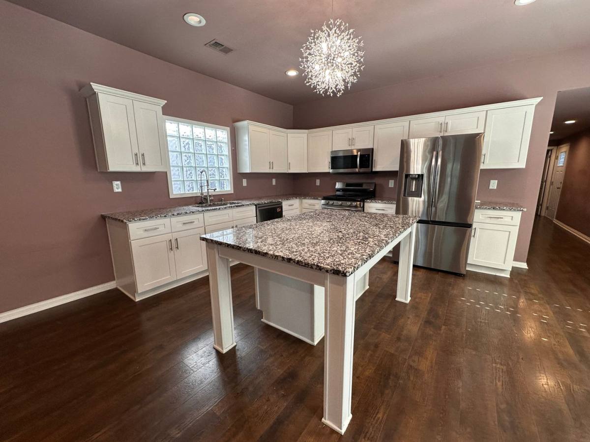 Apartment for rent at 829 E Chestnut St, Louisville, KY 40204