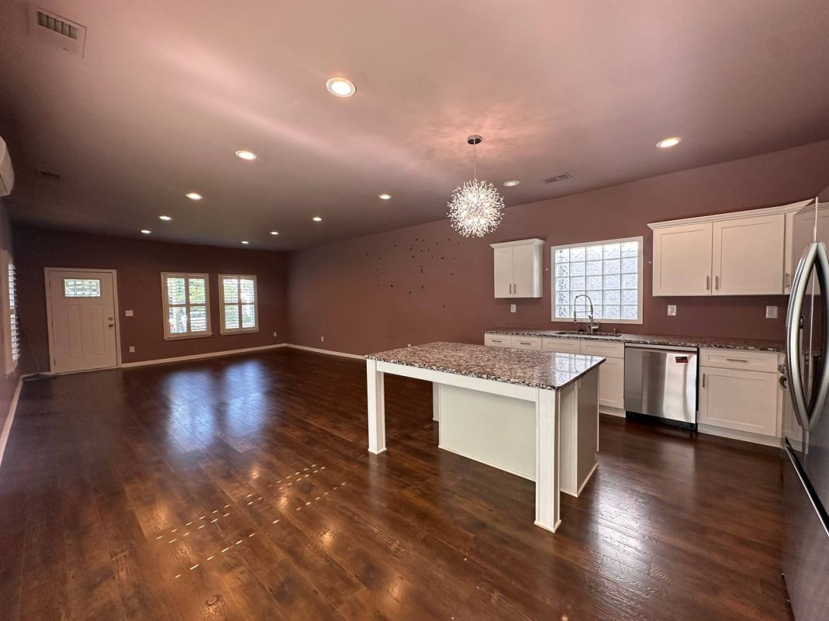 Apartment for rent at 829 E Chestnut St, Louisville, KY 40204