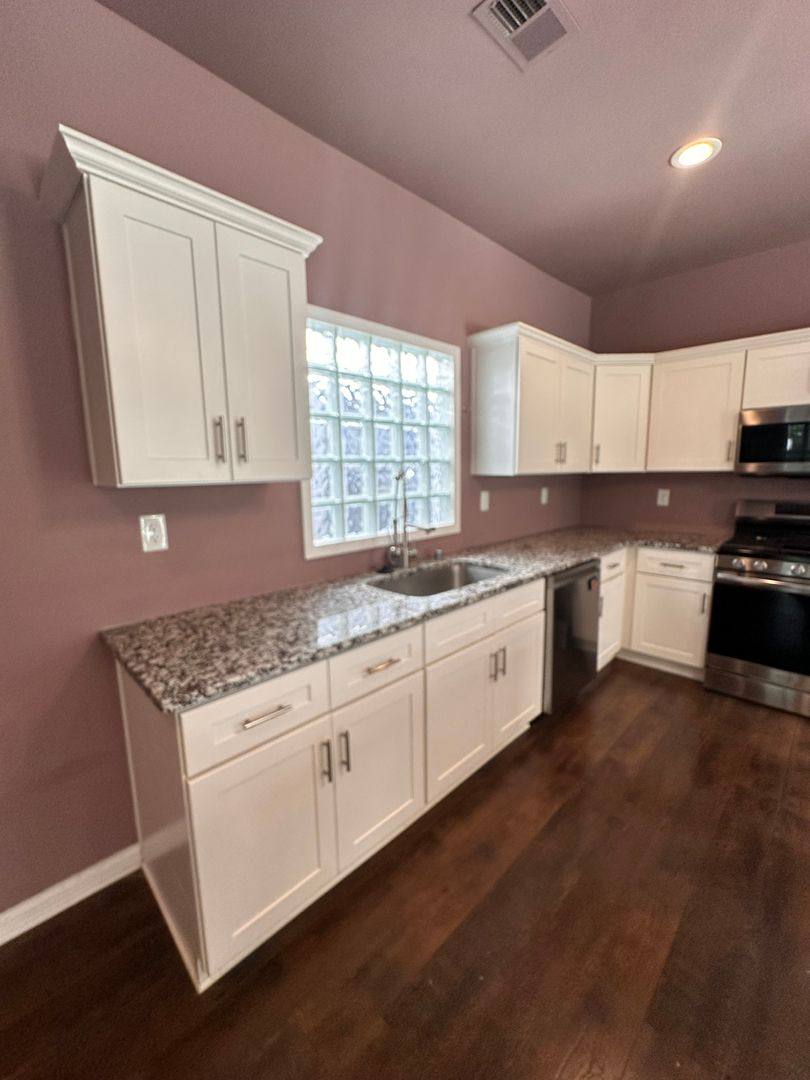 Apartment for rent at 829 E Chestnut St, Louisville, KY 40204