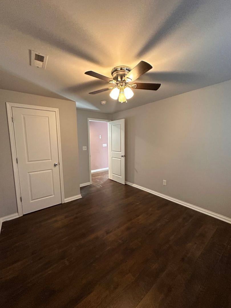 Apartment for rent at 829 E Chestnut St, Louisville, KY 40204