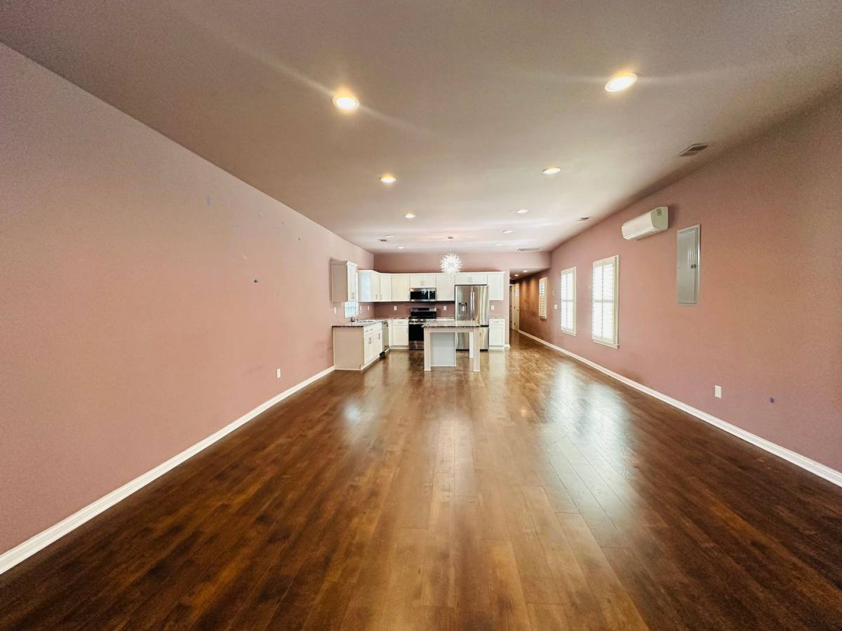 Apartment for rent at 829 E Chestnut St, Louisville, KY 40204