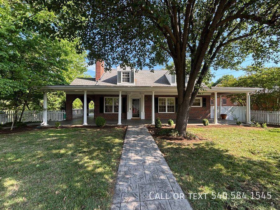 House for rent at 3479 Overbrook Dr, Roanoke, VA 24018
