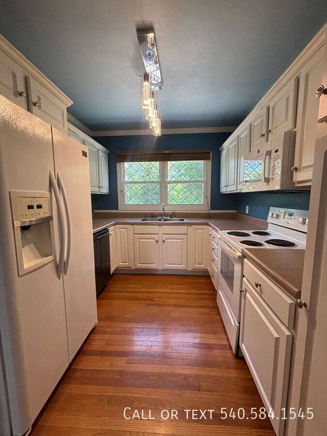 House for rent at 3479 Overbrook Dr, Roanoke, VA 24018