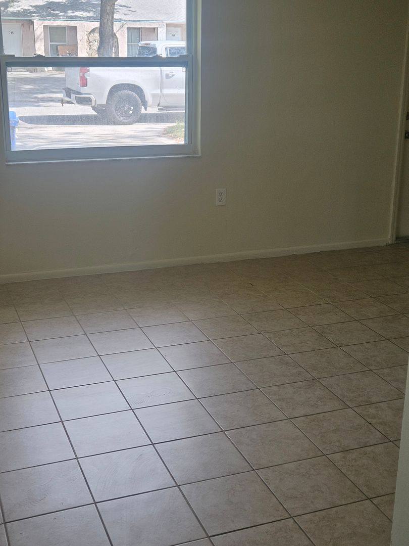 House for rent at 716 56 Ave Dr E, Bradenton, FL 34203