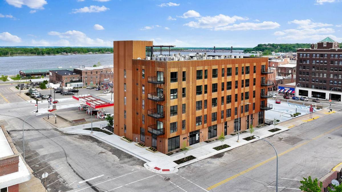 Apartment for rent at 424 N 3rd St, Burlington, IA 52601