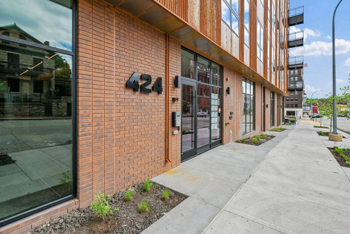 Apartment for rent at 424 N 3rd St, Burlington, IA 52601