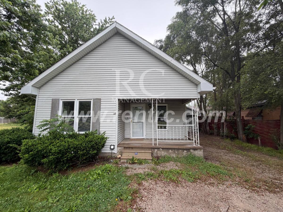 House for rent at 303 12th W, Georgetown, IL 61846