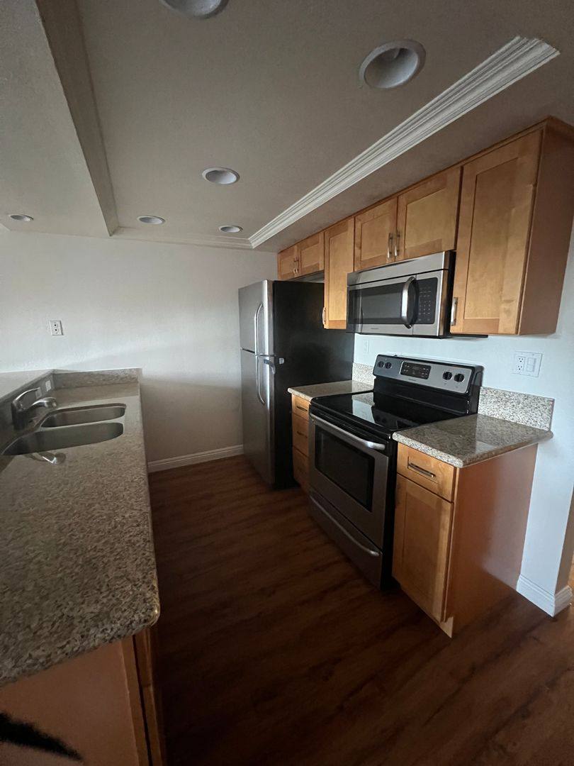 Apartment for rent at 7623 Bay Dive, Huntington Beach, CA 92648