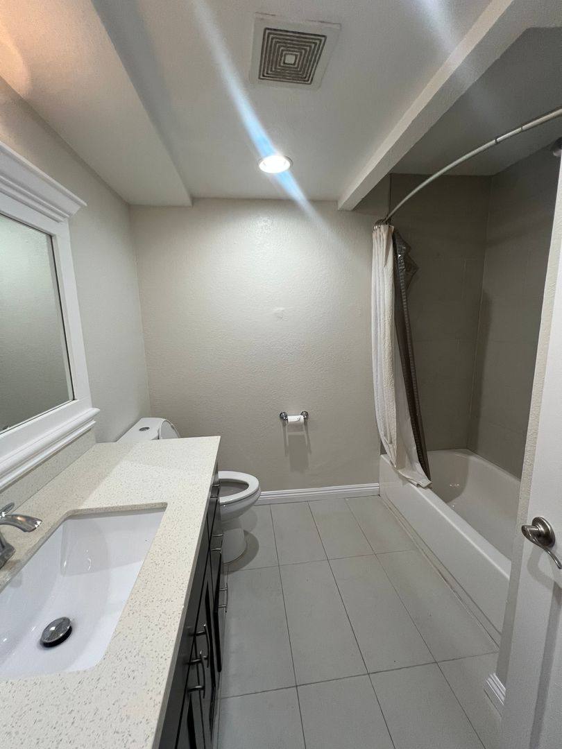 Apartment for rent at 7623 Bay Dive, Huntington Beach, CA 92648