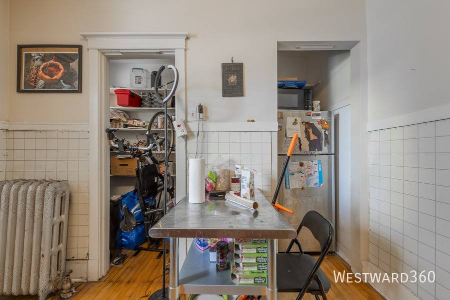 Apartment for rent at 1406 W Farragut Ave #1, Chicago, IL 60640