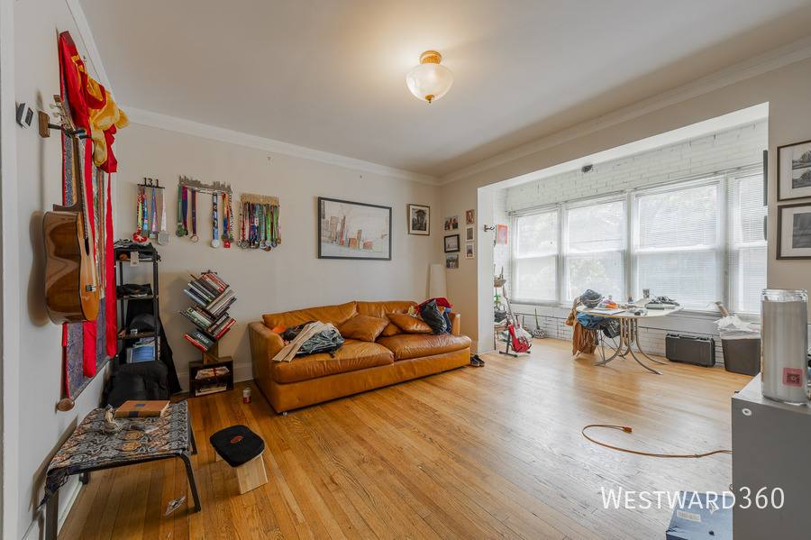 Apartment for rent at 1406 W Farragut Ave #1, Chicago, IL 60640