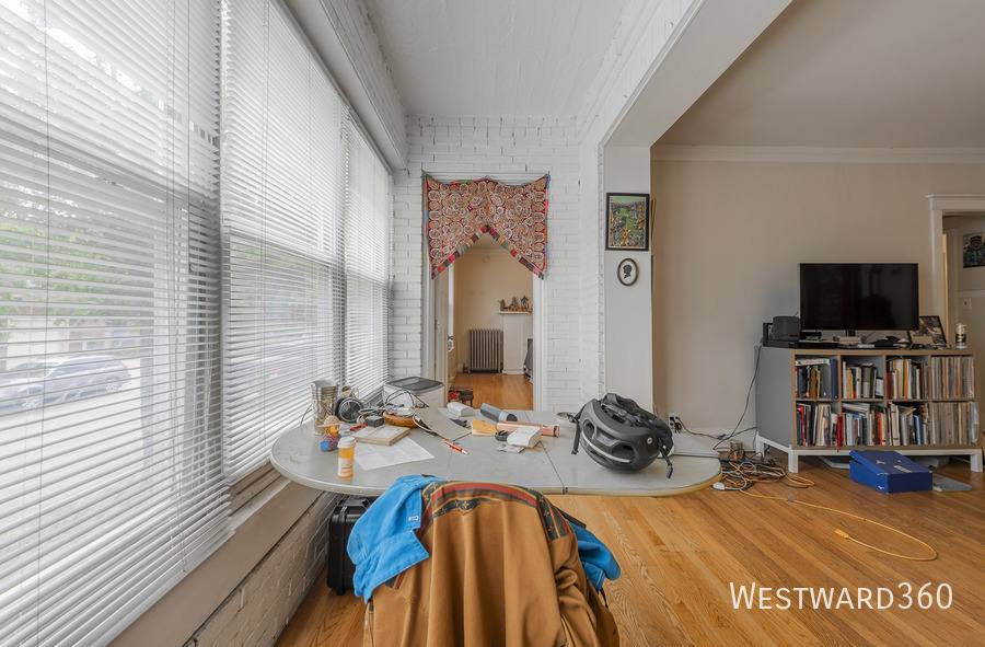 Apartment for rent at 1406 W Farragut Ave #1, Chicago, IL 60640