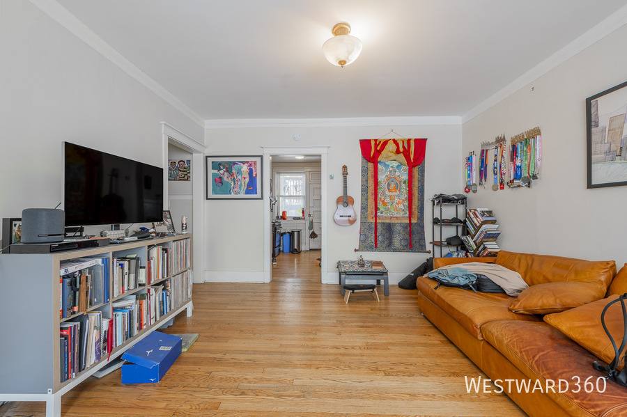 Apartment for rent at 1406 W Farragut Ave #1, Chicago, IL 60640