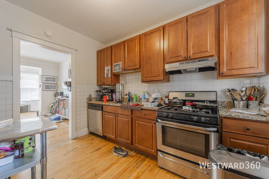 Apartment for rent at 1406 W Farragut Ave #1, Chicago, IL 60640