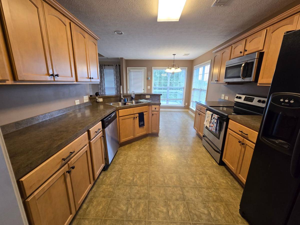 House for rent at 1985 Regent Rd, Prattville, AL 36066