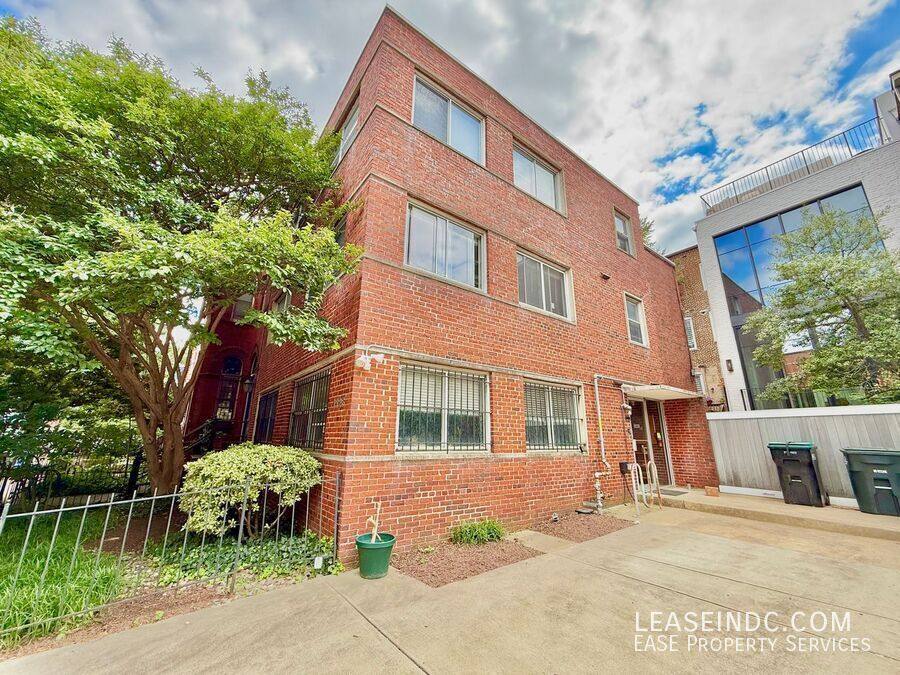 Apartment for rent at 1526 12th St #4, Washington, DC 20005