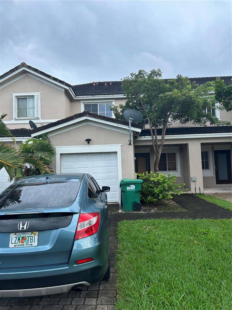 Townhouse for rent at 13903 SW 279th Lane, Homestead, FL 33032